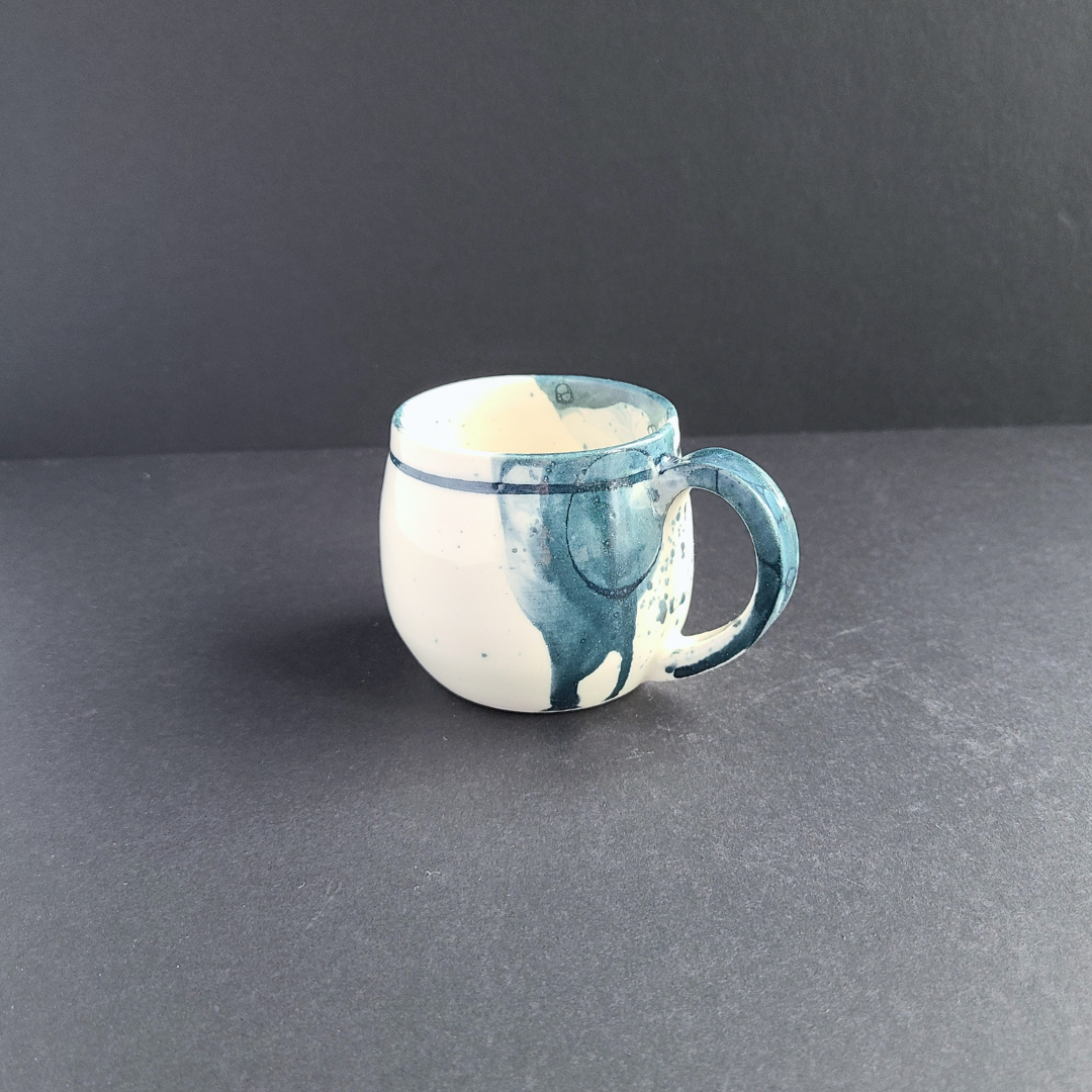 Tasse espresso bleue avec anse