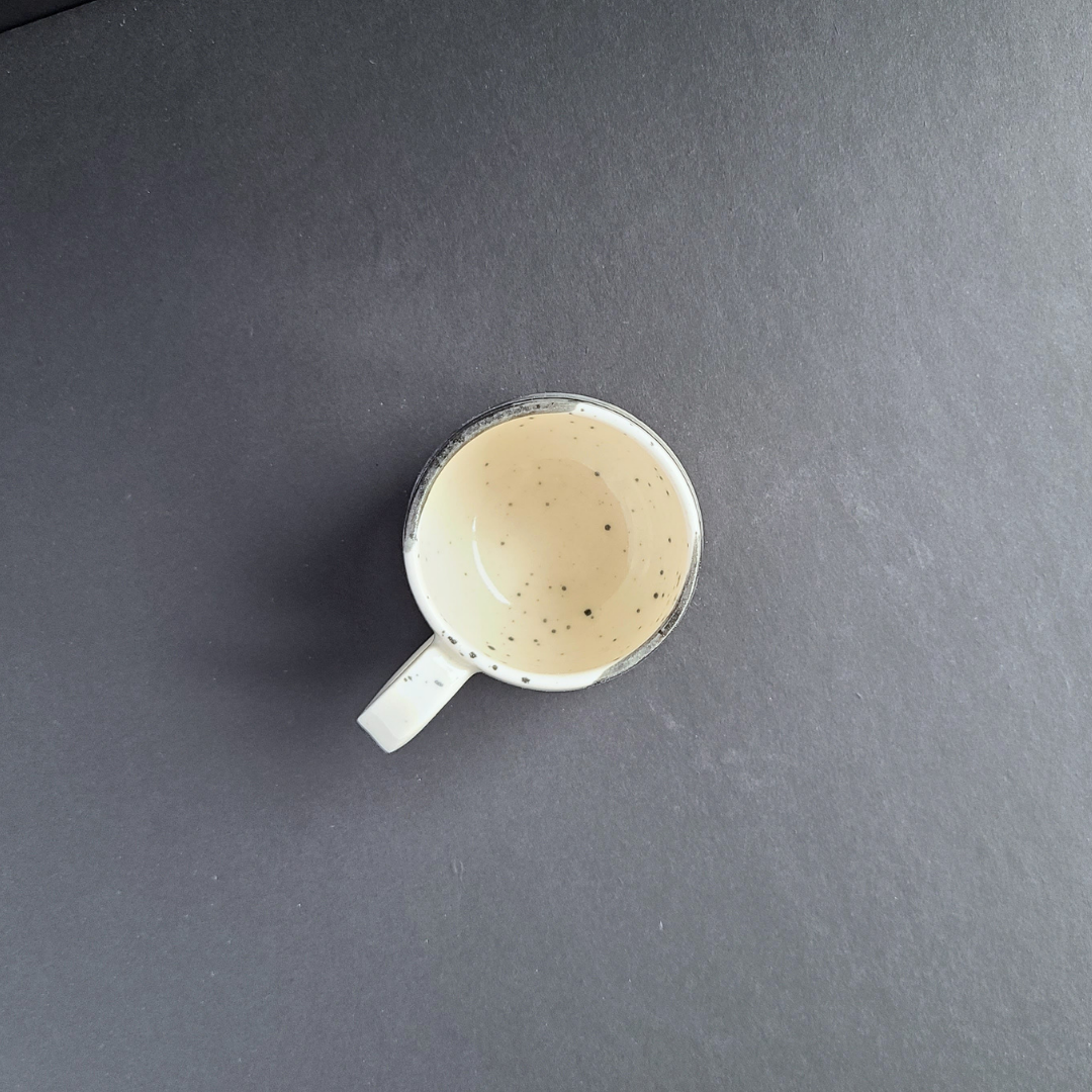 Tasse espresso noire avec anse