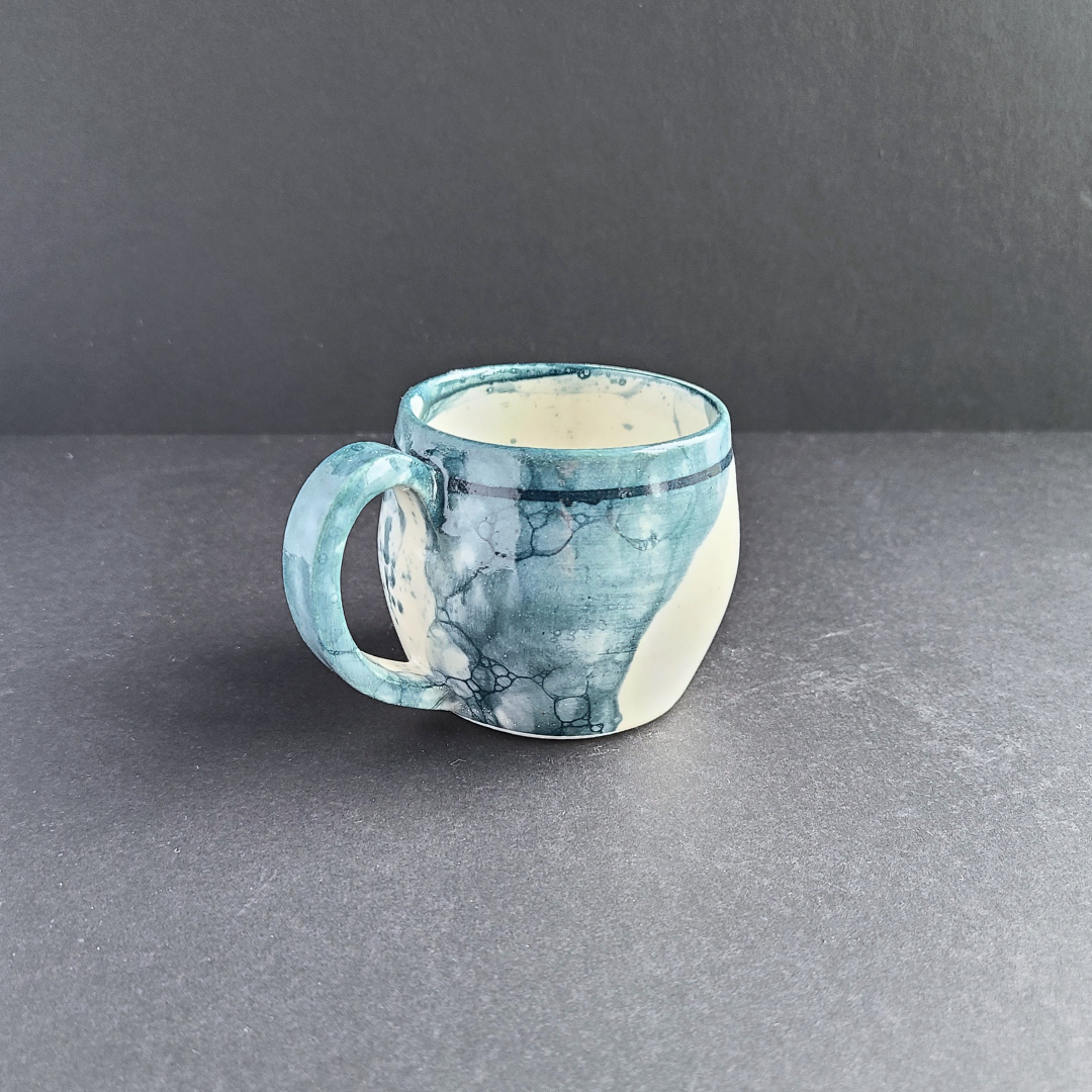Tasse espresso bleue avec anse