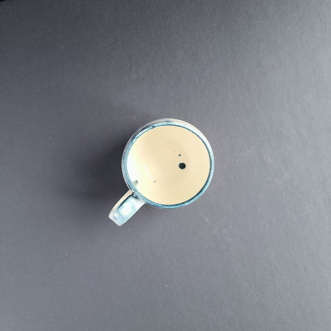 Tasse espresso bleue avec anse