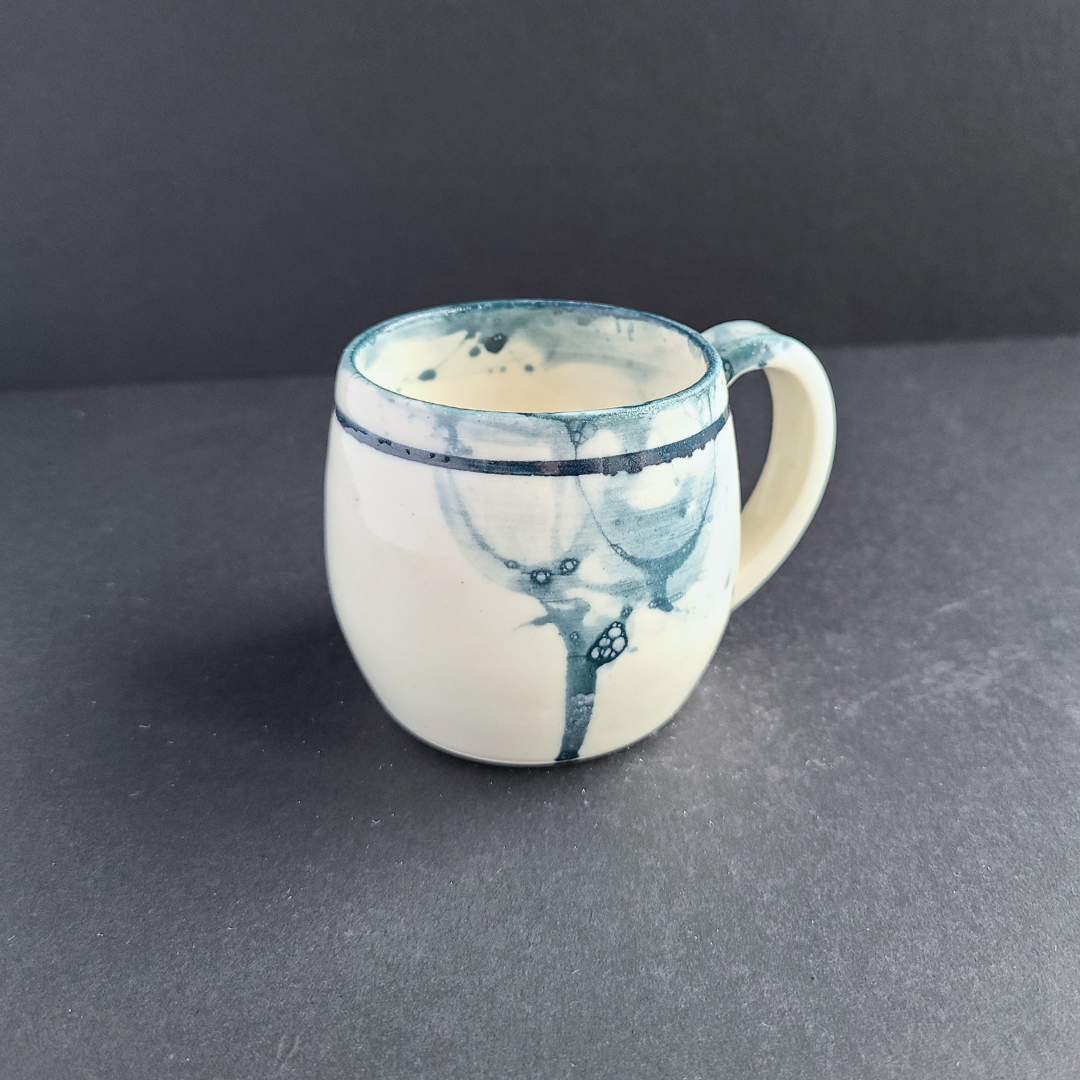 Tasse espresso bleue avec anse