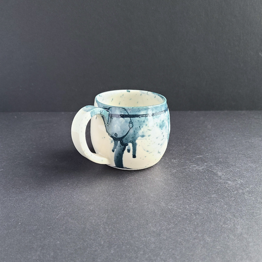 Tasse espresso bleue avec anse