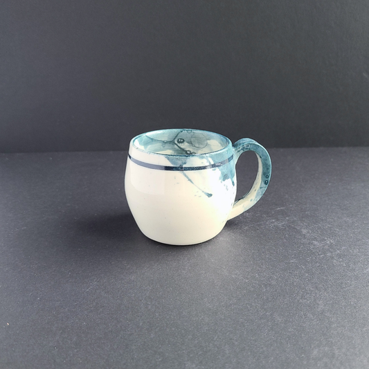 Tasse espresso bleue avec anse