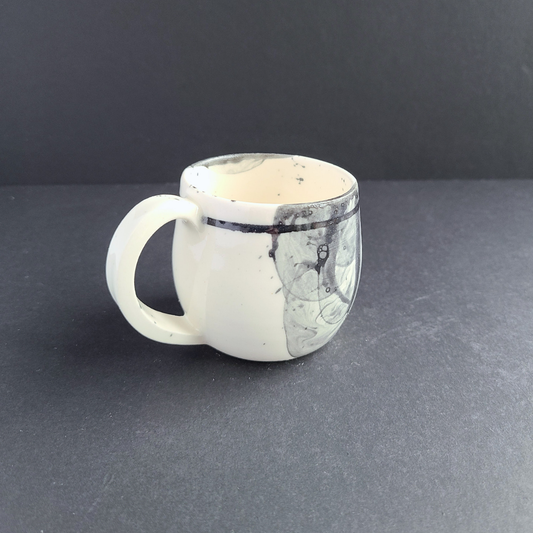 Tasse espresso noire avec anse