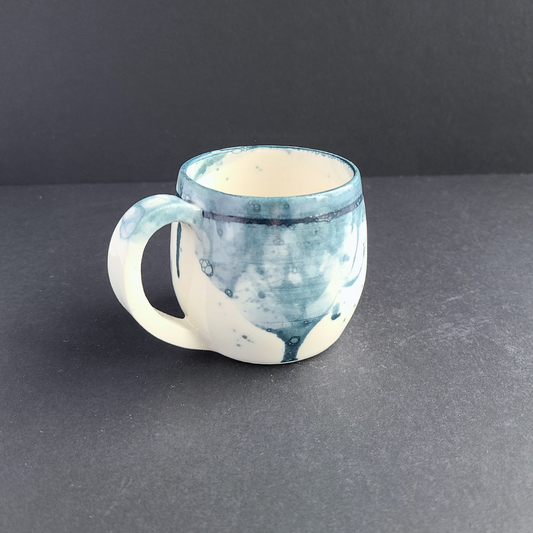 Tasse espresso bleue avec anse